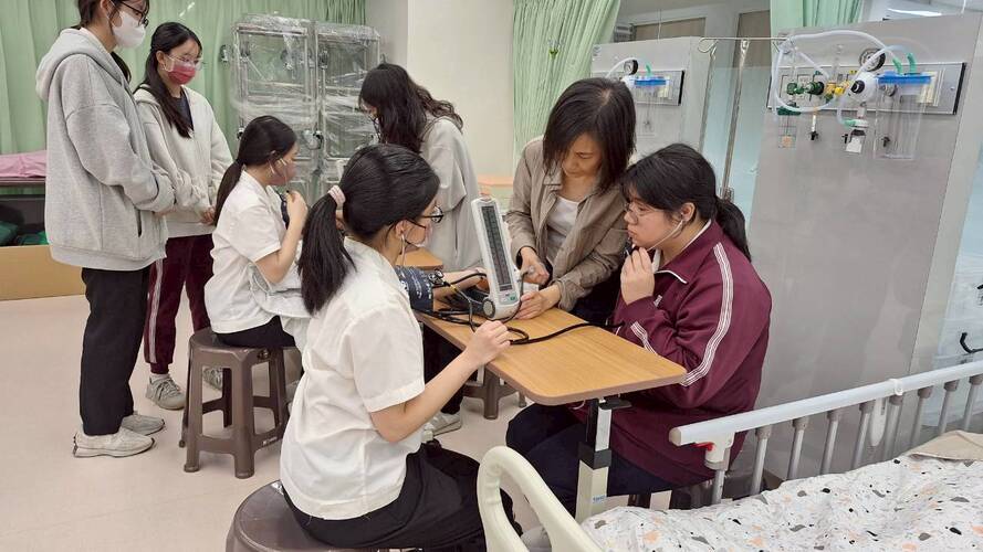 115.03.09嘉義女中來校參訪｜護理體驗日圖片